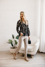Load image into Gallery viewer, Floral Pleated Blouse
